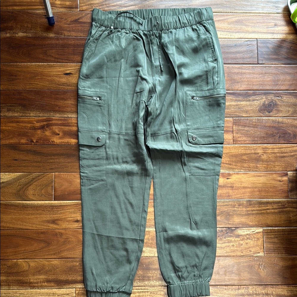 Banana Republic - Jogger -sage green - 100% Lyocell - SZ M